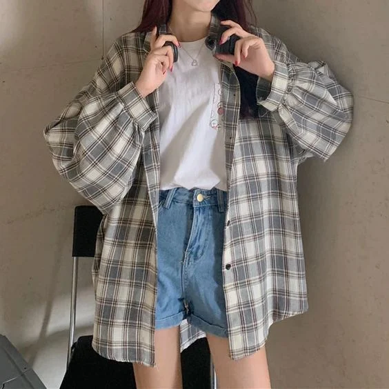 Phối áo thun oversize với áo khoác ngoài