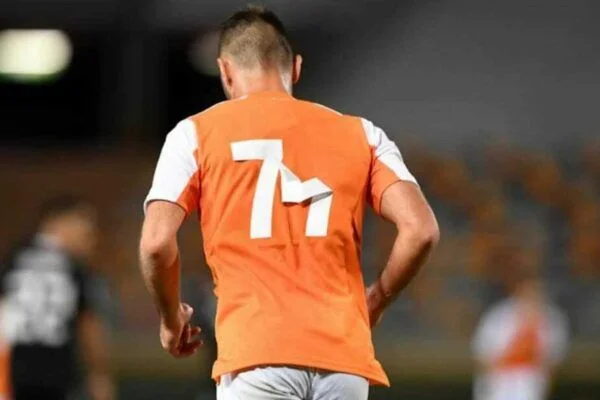 HÌnh in trên áo bị bong tróc