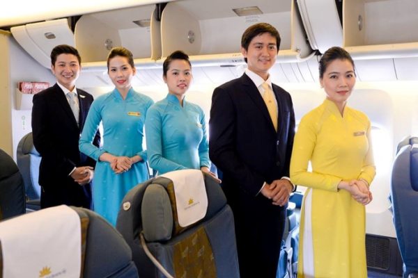 Đồng phục Vietnam Airline đẹp hài hòa với các tone màu trẻ trung, năng động.