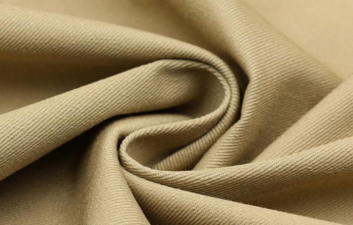 Vải kaki liên doanh có sự kết hợp giữa sợi bông cùng với một số loại sợi tổng hợp khác.