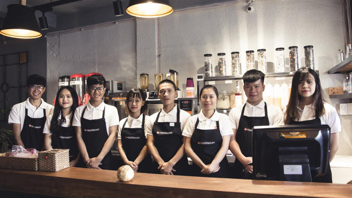Đồng phục quán cafe đẹp giúp xây dựng hình ảnh chuyên nghiệp trong mắt khách hàng