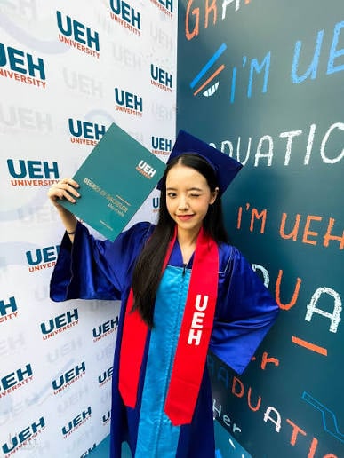 Đồ tốt nghiệp UEH