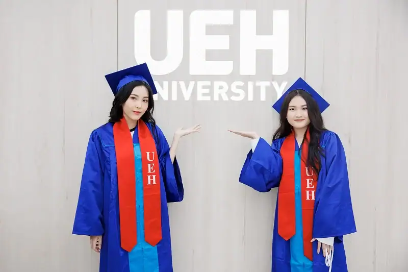 đồ tốt nghiệp UEH