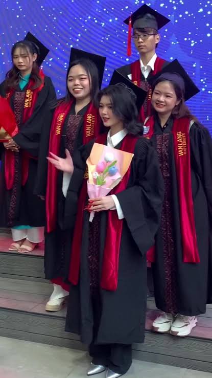 Đồ tốt nghiệp đại học Văn Lang