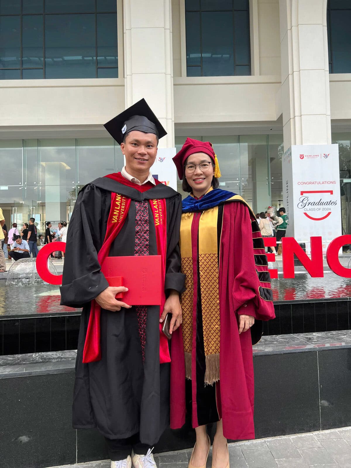 Đồ tốt nghiệp đại học Văn Lang
